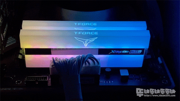 TeamGroup T-Force DDR4-3200 CL16 XTREEM ARGB 화이트 패키지